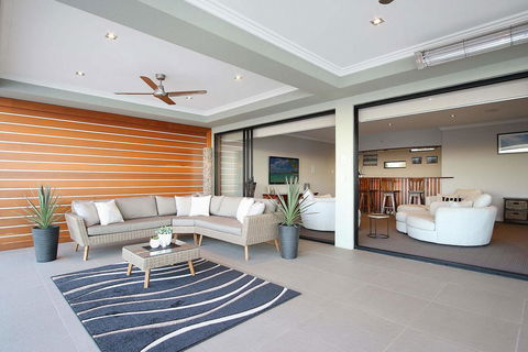 Lang Street Luxury Retreat - Mulwala - Holiday Sunshine Coast 3