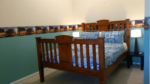 Large 6-Bedroom House With Wifi & Netflix Close To Singleton CBD Hunter Valley - Sunshine Coast Tourism 3