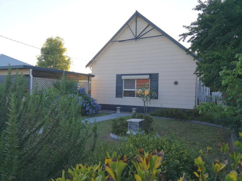 Large 6-Bedroom House With Wifi & Netflix Close To Singleton CBD Hunter Valley - Sunshine Coast Tourism 0