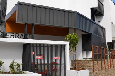 Large Space 2 BED APT Near Brisbane Airport - Holiday Sunshine Coast 1