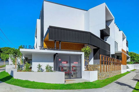Large Space 2 BED APT Near Brisbane Airport - Holiday Sunshine Coast 0