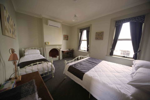 Latrobe Art Apartments - Sunshine Coast Tourism 0