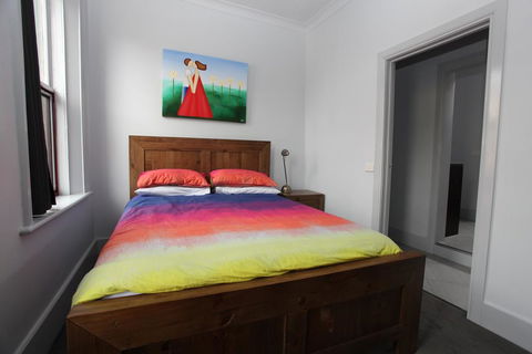 Latrobe Art Apartments - Sunshine Coast Tourism 1