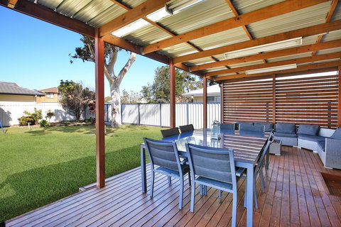 Lazy Days Beach House, Jervis Bay - Pet Friendly, 4 Mins Walk To Beach - Sunshine Coast Tourism 1