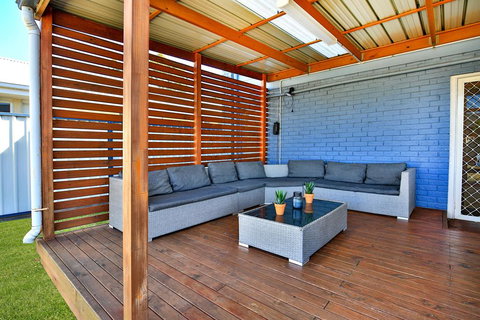 Lazy Days Beach House, Jervis Bay - Pet Friendly, 4 Mins Walk To Beach - Sunshine Coast Tourism 2