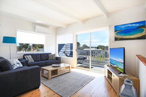 Lazy Days Beach House, Jervis Bay - Pet Friendly, 4 Mins Walk To Beach - Sunshine Coast Tourism 0