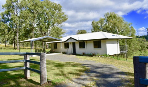 Lazyu - Sunshine Coast Tourism 0