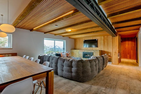 Le Chalets - Sunshine Coast Tourism 2
