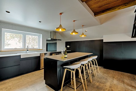 Le Chalets - Sunshine Coast Tourism 0