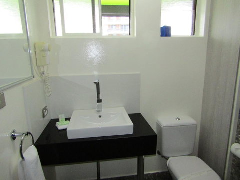 Le George Motel - Sunshine Coast Tourism 2