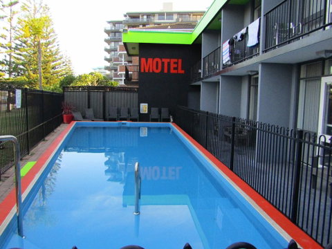 Le George Motel - Sunshine Coast Tourism 0