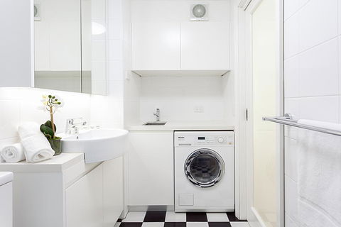 Leafy And Tranquil Inner West Studio Apartment - Sunshine Coast Tourism 3