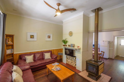 Lewana Cottages - Holiday Sunshine Coast 2