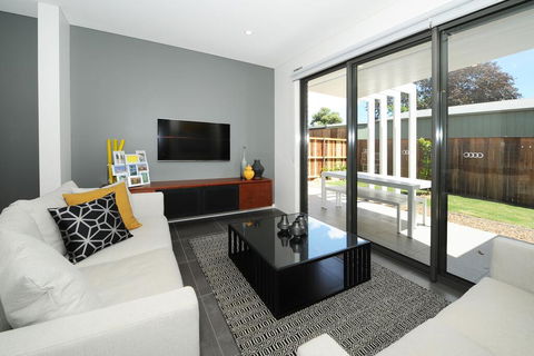 Lewis Street Apartments By Kirsten Serviced Accommodation - Sunshine Coast Tourism 1