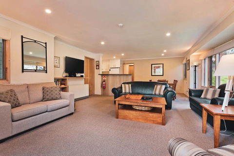 Lhotsky Apartments - Sunshine Coast Tourism 3