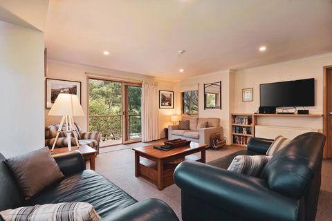 Lhotsky Apartments - Sunshine Coast Tourism 2