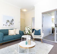 Light bright and spacious unit close to beaches - Holiday Sunshine Coast