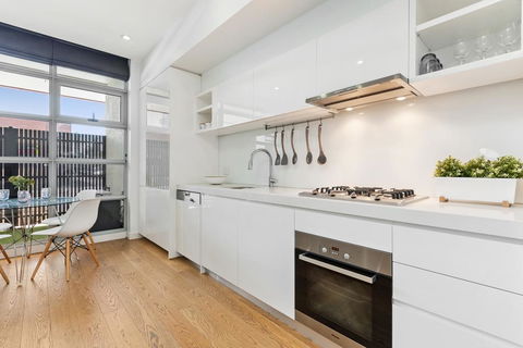 Light-Filled Beachside Apartment In Trendy Area - Sunshine Coast Tourism 2