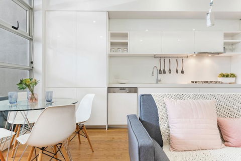 Light-Filled Beachside Apartment In Trendy Area - Sunshine Coast Tourism 3