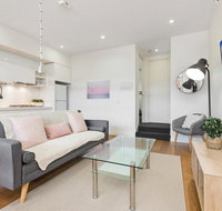 Light-Filled Beachside Apartment in Trendy Area - Holiday Sunshine Coast