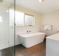 Lighthouse Cottage - Holiday Sunshine Coast