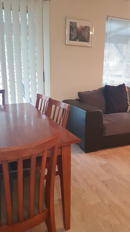 Lilacs Waterfront Villas & Cottages - Sunshine Coast Tourism 3