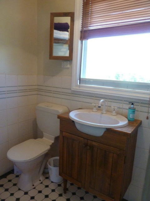 Lilys By The Lake - Raymond Island Accommodation - Sunshine Coast Tourism 3