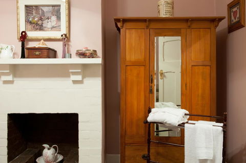 Linfield Cottage - Sunshine Coast Tourism 3