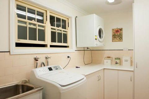 Linfield Cottage - Sunshine Coast Tourism 1