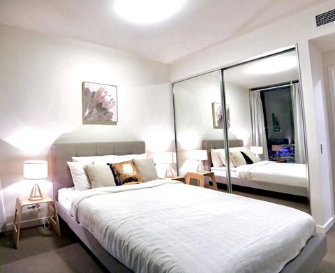 Lucid Apartment South Brisbane - Holiday Sunshine Coast 1