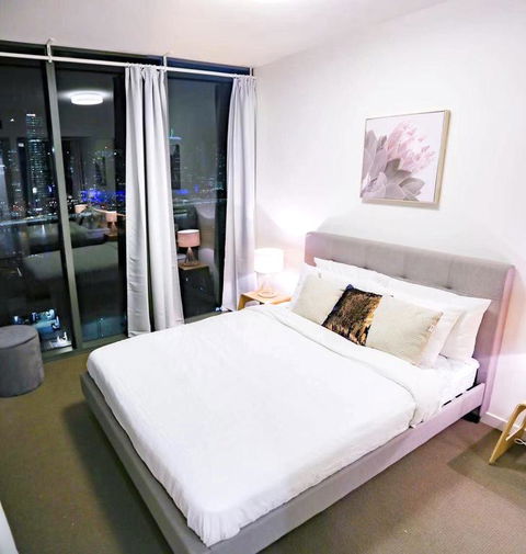 Lucid Apartment South Brisbane - Holiday Sunshine Coast 3