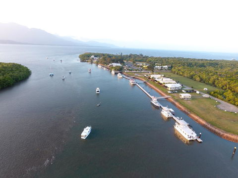 Lucinda Fishing Lodge - Holiday Sunshine Coast 0