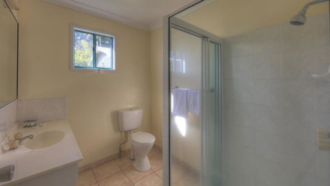 Lucinda Fishing Lodge - Holiday Sunshine Coast 3