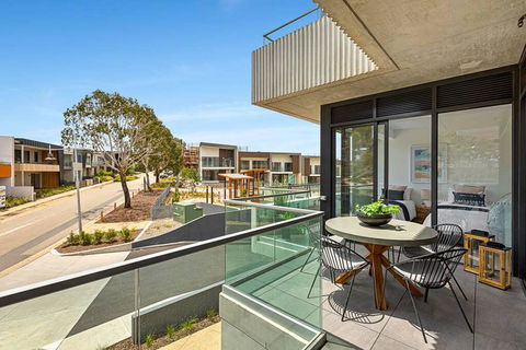 Luxe 101 @ Martha Cove Waterfront Luxury On The Marina, Walk To Beach - Sunshine Coast Tourism 1