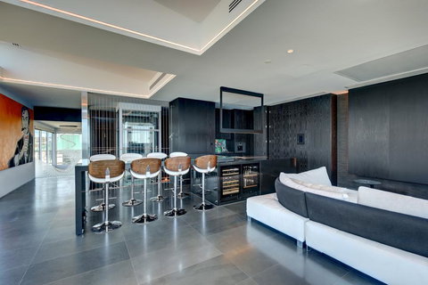 Luxe Haus - Sunshine Coast Tourism 0