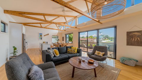 Luxe Townhouse - Linen/WiFi Included - Sunshine Coast Tourism 1
