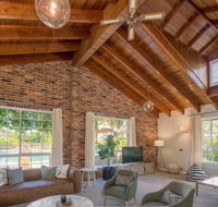 Luxurious Home on 5 Acres Close to CBD - Sleeps 18 - Holiday Sunshine Coast