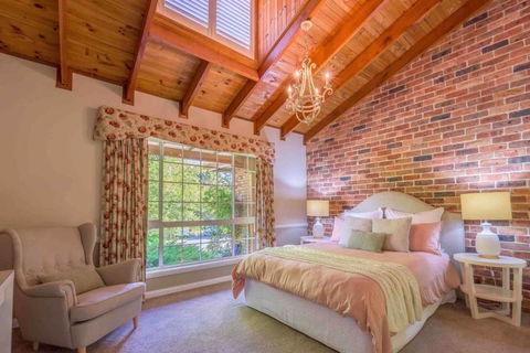 Luxurious Home On 5 Acres, Close To CBD - Sleeps 18 - Holiday Sunshine Coast 2