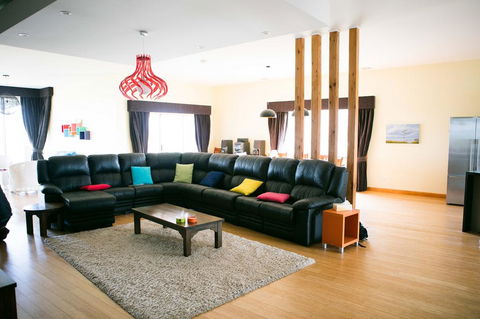 Luxurious Waterfront 10 Minutes Drive To Phillip Island (sleeps 12) - Sunshine Coast Tourism 3