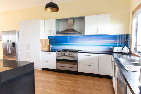 Luxurious Waterfront 10 Minutes Drive To Phillip Island (sleeps 12) - Sunshine Coast Tourism 0