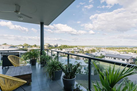 Luxury & Location - Sea Views With Modern Class ! - Holiday Sunshine Coast 3