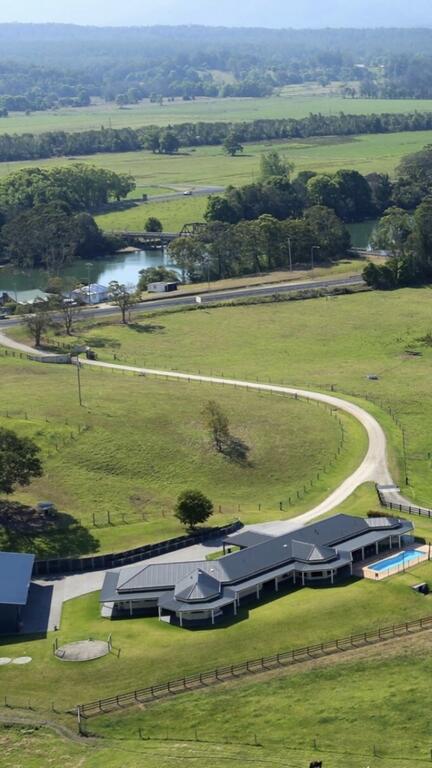 Luxury 4 Bedroom Apartment - Sunshine Coast Tourism 1