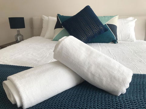 Luxury 4BR Home With KING Bed Lakes Entrance - Sunshine Coast Tourism 2