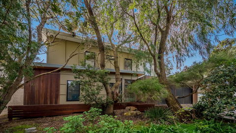LUXURY BY THE SEA - CLOSE TO THE BEACH - Sunshine Coast Tourism 0
