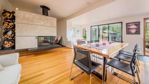 LUXURY BY THE SEA - CLOSE TO THE BEACH - Sunshine Coast Tourism 2