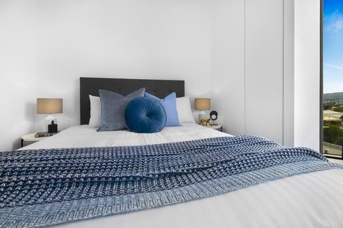 Luxury Inner-city Pad With Pool, Gym And Sauna - Holiday Sunshine Coast 2