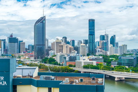 Luxury River City Views With Pool, Gym, Cafe, WiFi, Hospital - Sunshine Coast Tourism 2