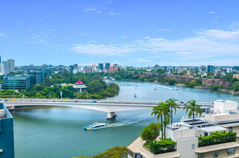 Luxury River City Views With Pool, Gym, Cafe, WiFi, Hospital - Sunshine Coast Tourism 0