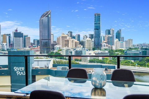 Luxury River City Views With Pool, Gym, Cafe, WiFi, Hospital - Sunshine Coast Tourism 1