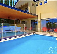 LUXURY VILLA W POOL  SPAS - Sunshine Coast Tourism